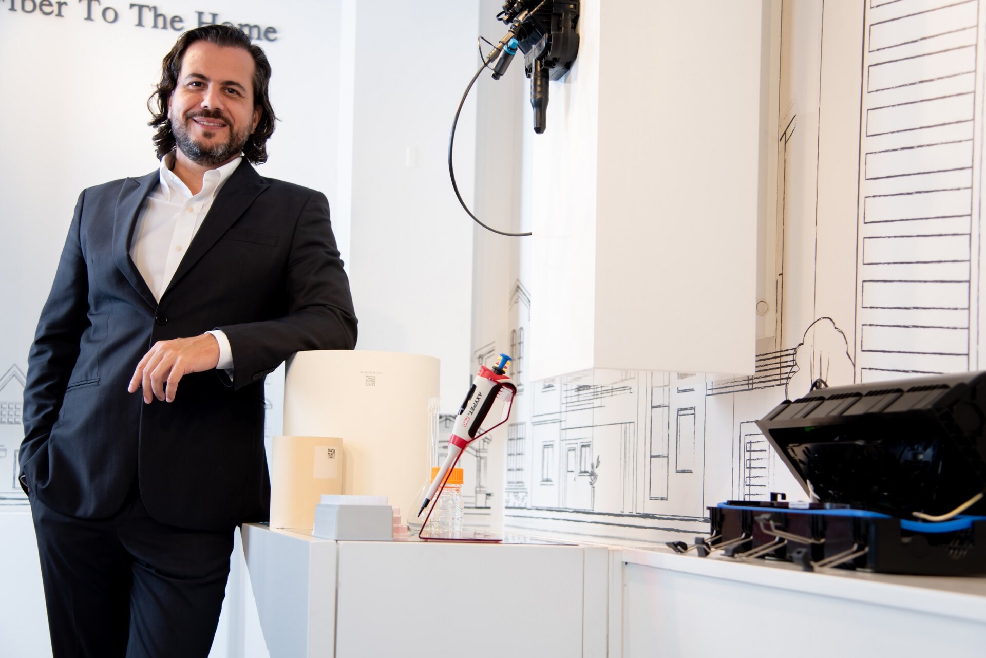 Imagem de capa do artigo: Após completar 175 anos, Corning avança do vidro e da fibra ótica para a infraestrutura de IA