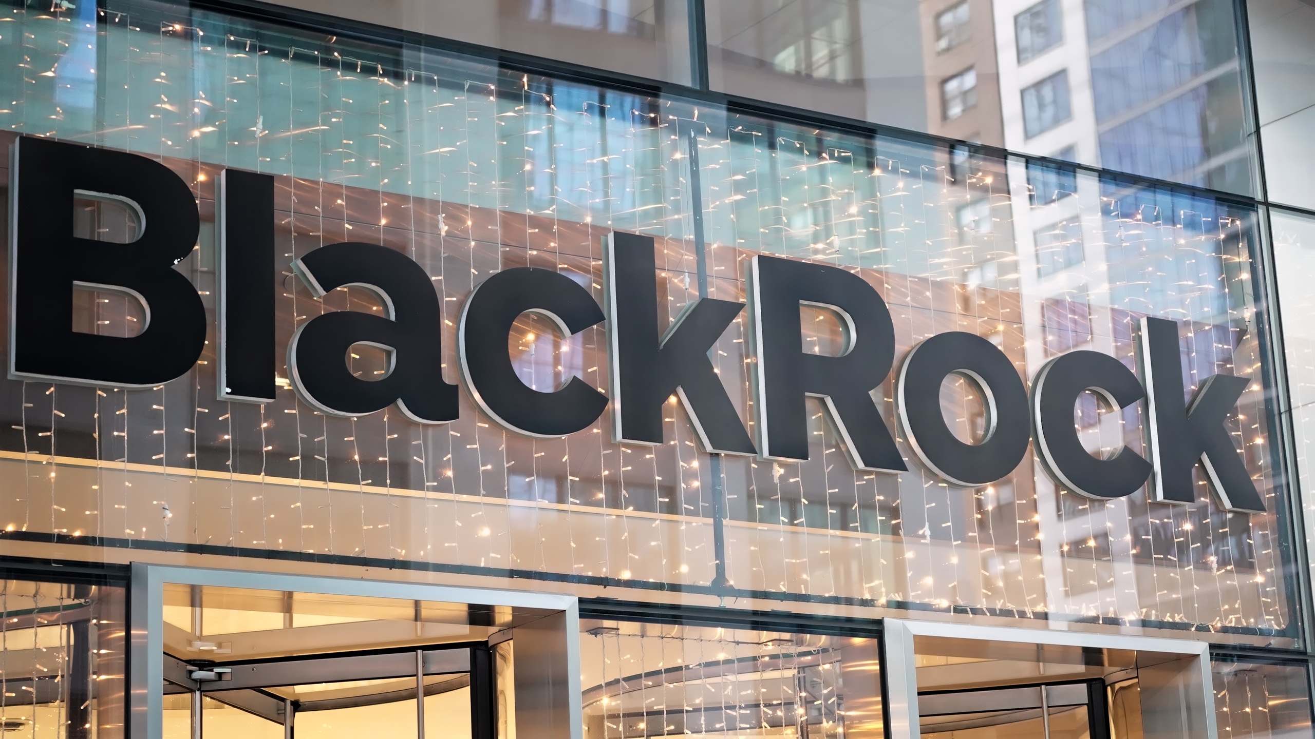 Imagem do artigo: BlackRock usa aquisições de R$ 127,6 bilhões para financiar data center da Meta
