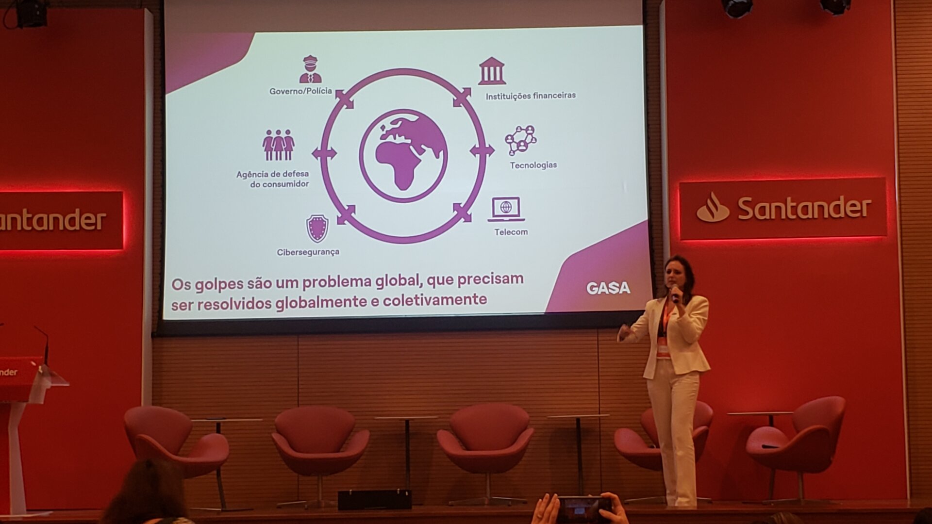 64% das tentativas de golpes no Brasil passam pelo WhatsApp